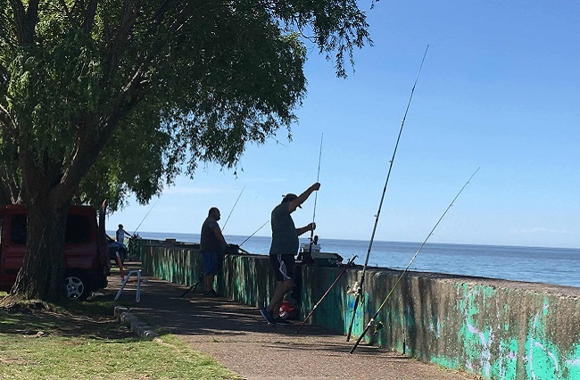 pesca en la costanera de Punta Lara